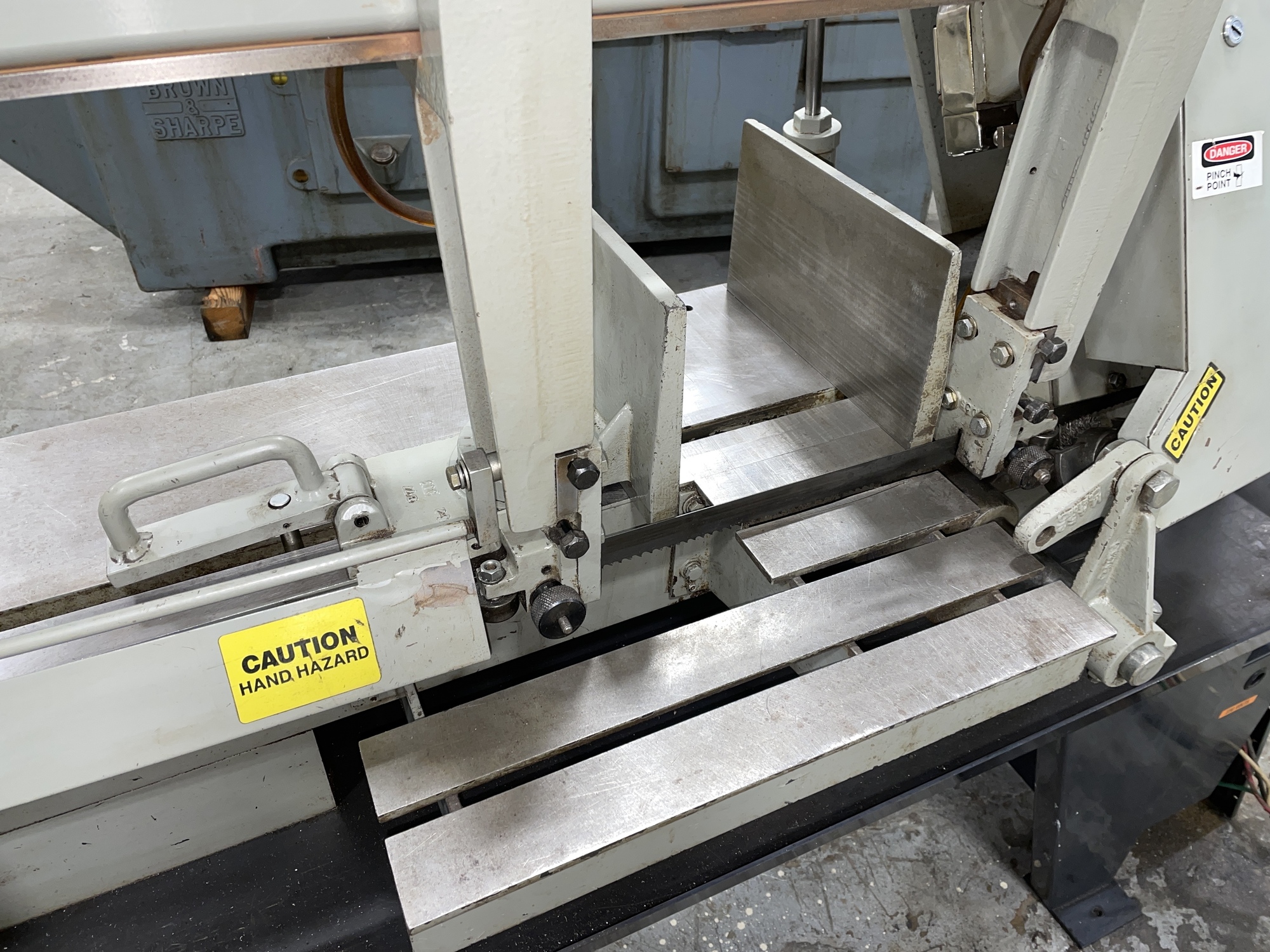 2011 WELLSAW 1318 Horizontal Band Saws | New England Industrial Machinery